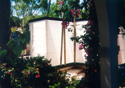 large_corner.jpg (32180 bytes)